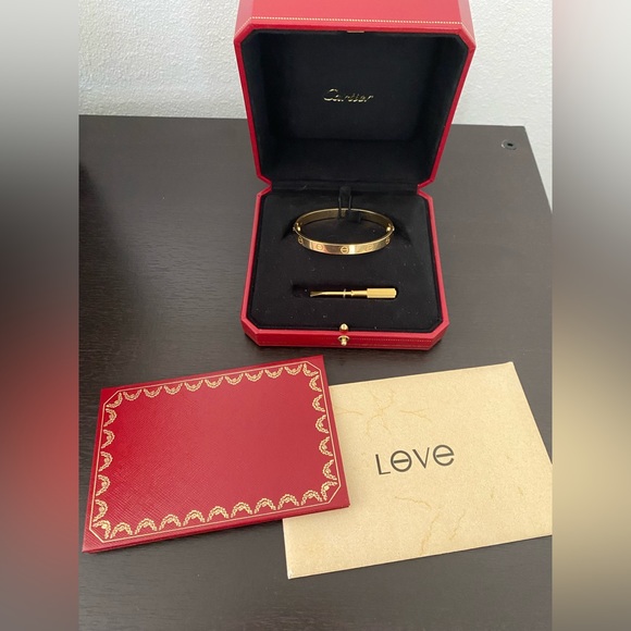 Cartier Love Bracelet - Yellow Gold- Size 17- New lock system - Picture 2 of 2
